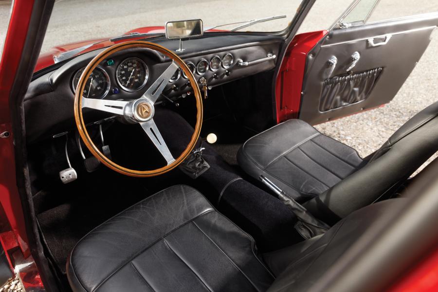 Интерьер Apollo 5000 GT Coupe by Intermeccanica 1962 года  (фото 15 из 32)